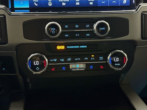 Used 2022 Ford F250 Lariat w/ Lariat Ultimate Package AWD/4WD image 17