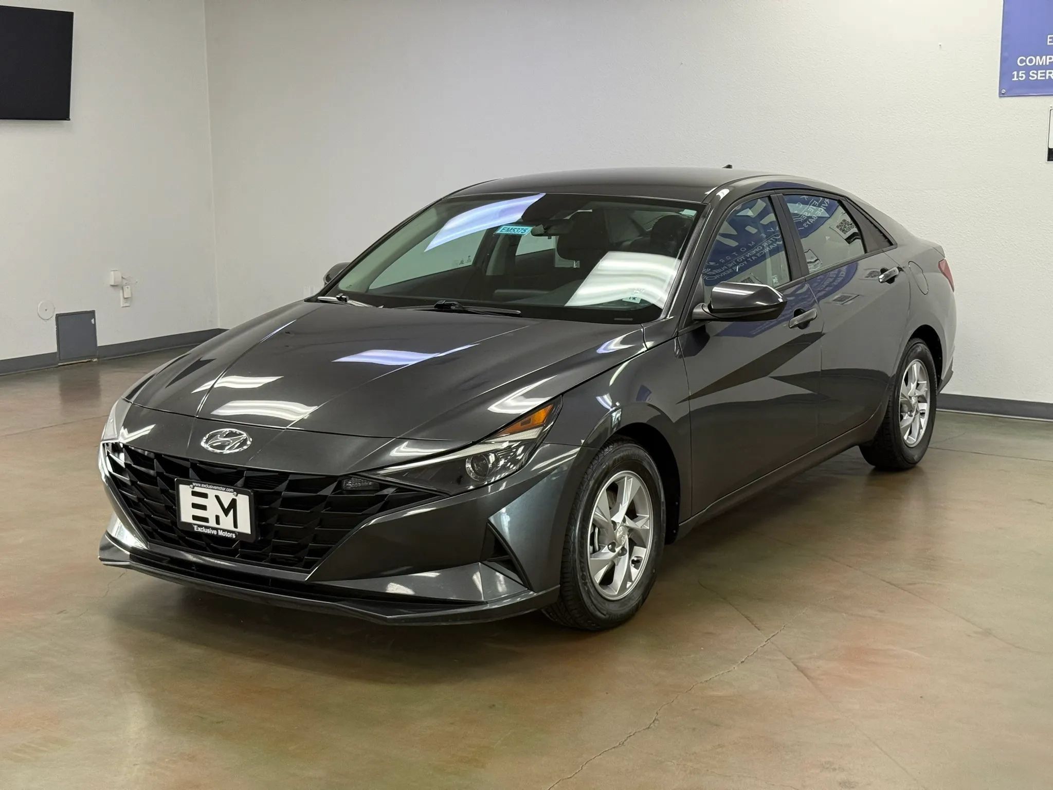 Used 2021 Hyundai Elantra SE FWD image 4