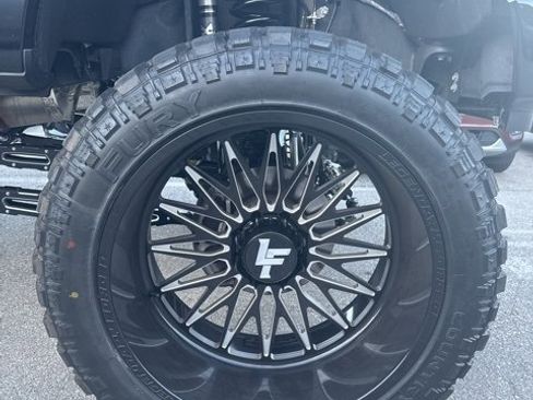 Used 2025 Ford F250 Platinum image 4