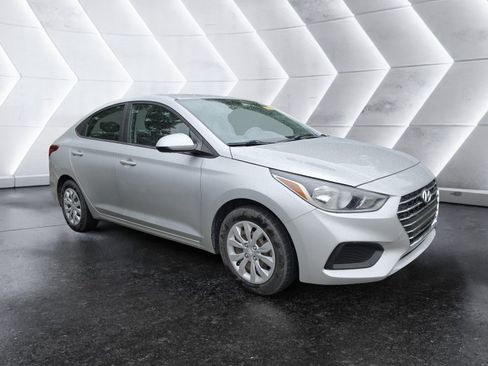 Used 2021 Hyundai Accent SE FWD image 2