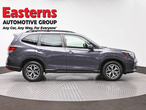 Used 2022 Subaru Forester Premium AWD/4WD image 4
