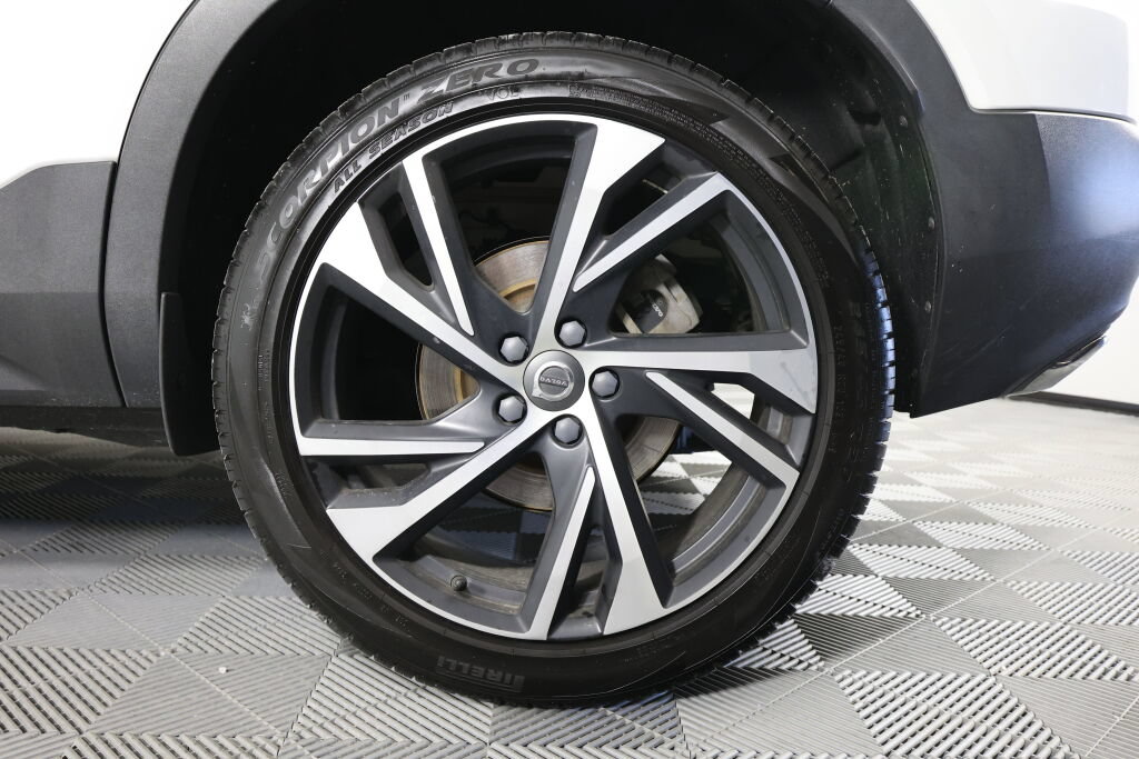 Used 2020 Volvo XC40 T5 R-Design AWD/4WD image 8
