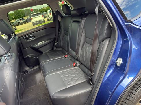 Used 2023 Nissan Rogue Platinum AWD/4WD image 14