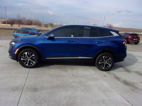 Used 2023 Kia Sportage EX image 7
