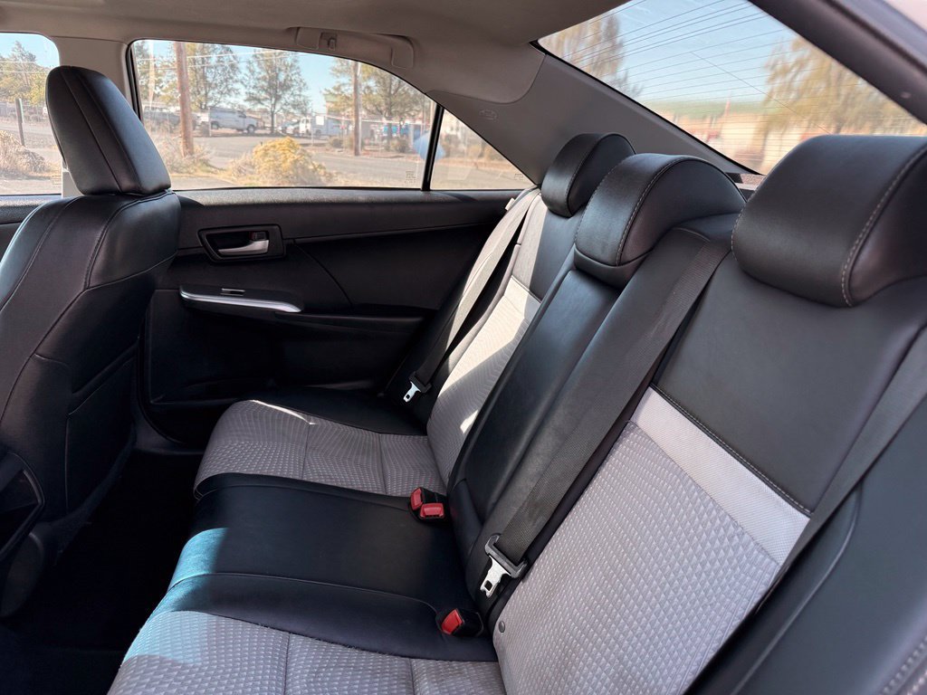 Used 2014 Toyota Camry SE w/ Moonroof Package FWD image 17