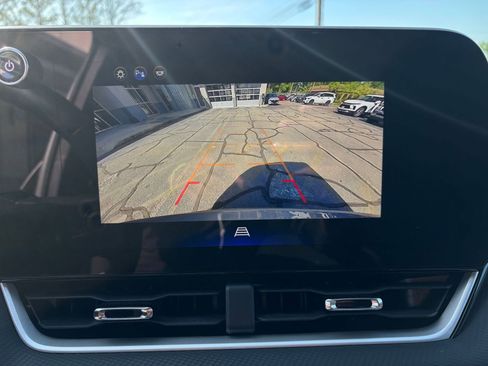 Used 2025 Chevrolet Equinox LT image 27