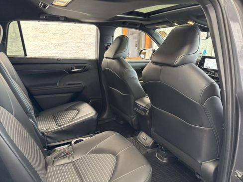Used 2023 Toyota Highlander XSE AWD/4WD image 47