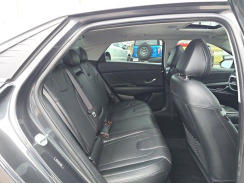 Used 2023 Hyundai Elantra Limited image 19