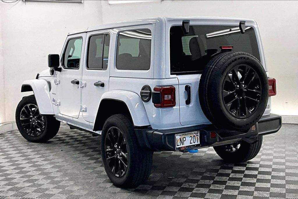 Used 2024 Jeep Wrangler Unlimited Sahara AWD/4WD image 10