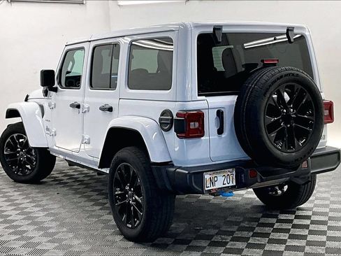 Used 2024 Jeep Wrangler Unlimited Sahara AWD/4WD image 10