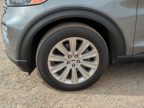 Used 2023 Ford Explorer Limited image 11