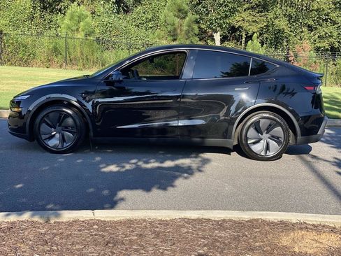 Used 2026 Tesla Model Y Long Range AWD/4WD image 9
