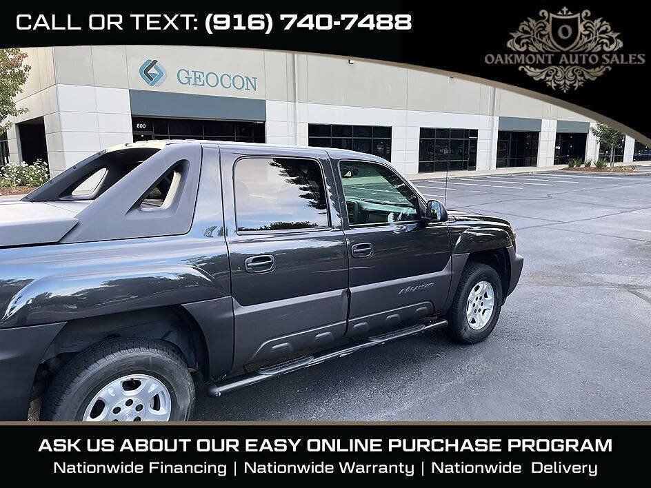 Used 2005 Chevrolet Avalanche Z71 w/ Preferred Equipment Group AWD/4WD image 9