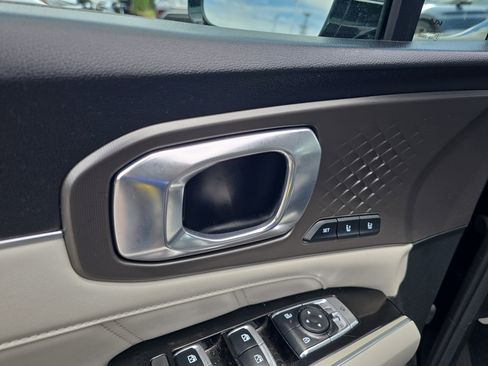 Certified 2025 Kia Sorento SX Prestige image 18