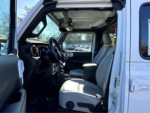 Certified 2023 Jeep Gladiator Mojave w/ Cold Weather Group image 11