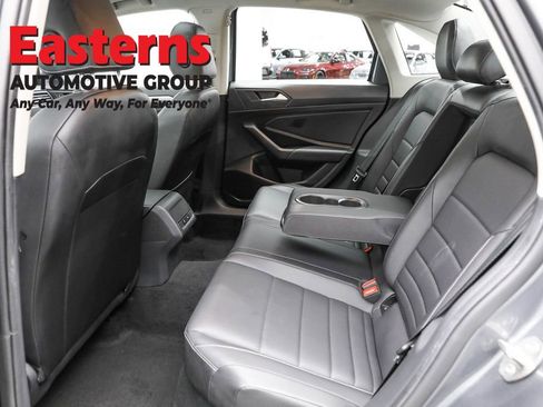Used 2021 Volkswagen Jetta SE w/ SE Cold Weather Package image 21