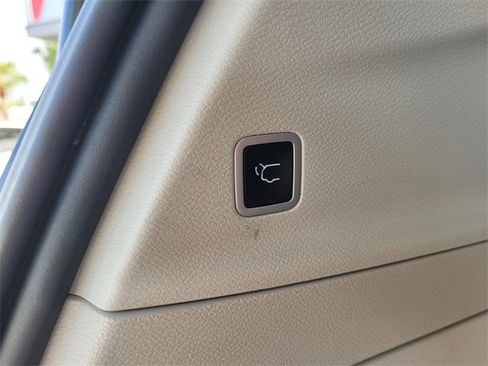 Certified 2020 Chrysler Pacifica Limited w/ Advanced Safetytec Group image 10