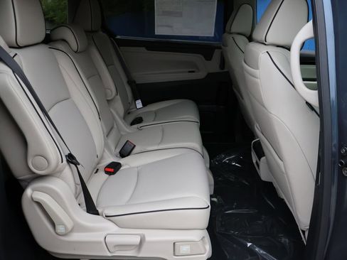 New 2026 Honda Odyssey Touring image 11