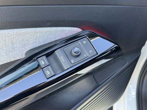 Used 2023 Volkswagen ID.4 Pro image 15