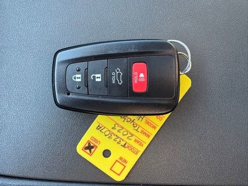 Used 2023 Toyota Highlander XLE image 41