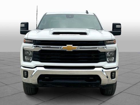 Used 2024 Chevrolet Silverado 2500 LT image 3