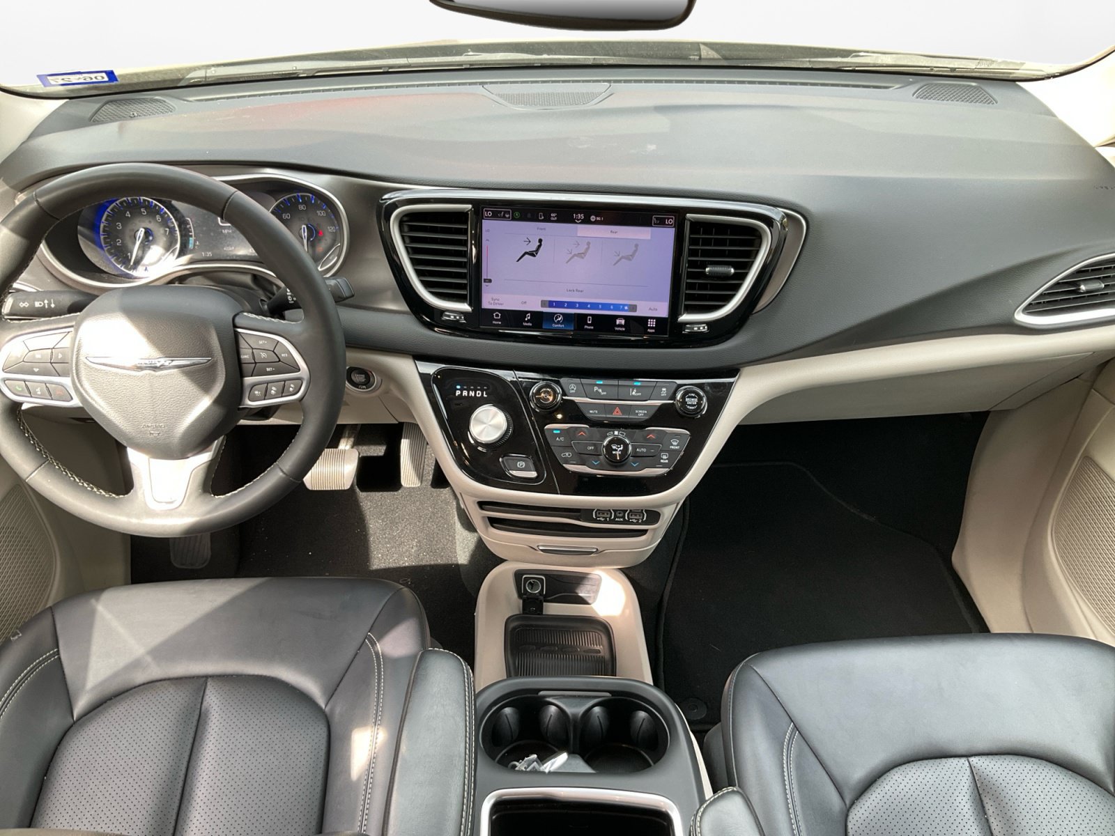 Used 2024 Chrysler Pacifica Touring-L FWD image 11