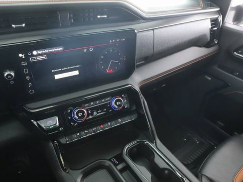 Used 2025 GMC Sierra 2500 AT4 w/ AT4 Premium Plus Package image 28