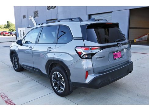 Used 2025 Subaru Forester Premium w/ Convenience Package #1 AWD/4WD image 6