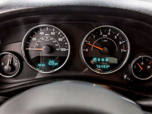 Used 2017 Jeep Wrangler Sahara image 16