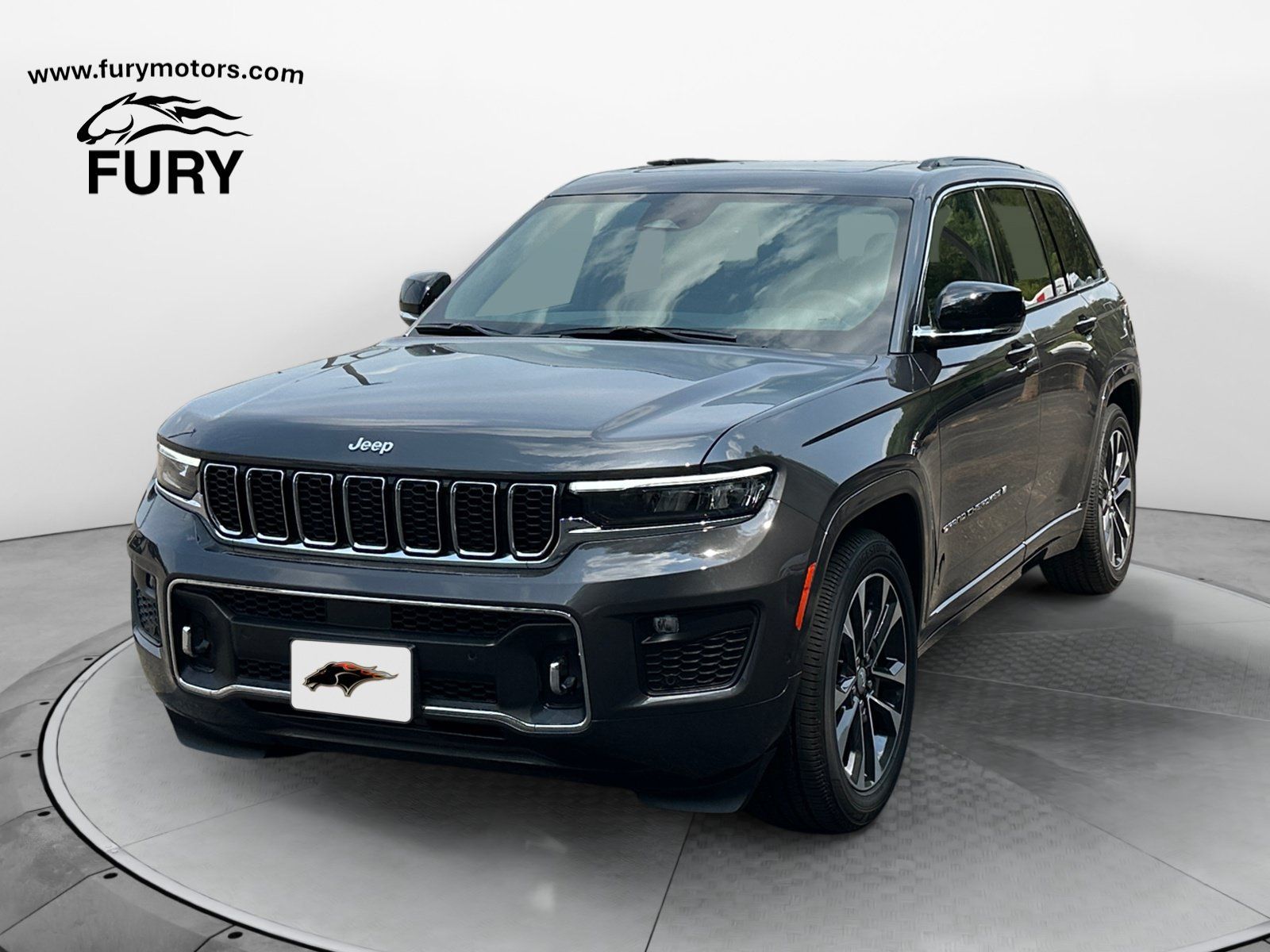 Used 2025 Jeep Grand Cherokee Overland w/ Trailer Tow Package AWD/4WD image 8