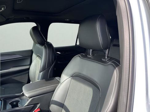 New 2025 Jeep Grand Cherokee Altitude image 26