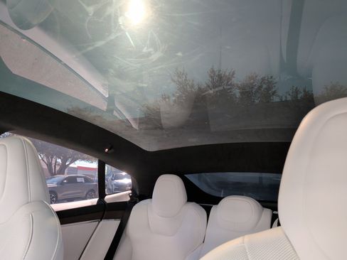 Used 2022 Tesla Model S image 36