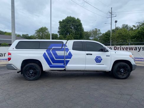 Used 2016 Toyota Tundra SR5 AWD/4WD image 2