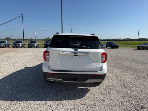 Used 2023 Ford Explorer XLT w/ Equipment Group 202A AWD/4WD image 4