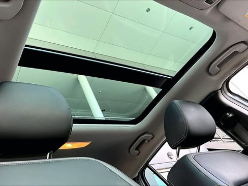 Used 2019 INFINITI QX30 w/ Navigation Package image 13