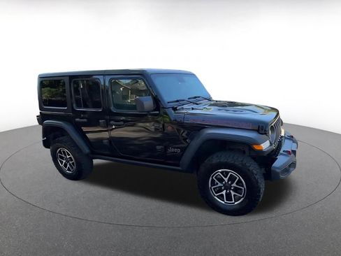 Used 2025 Jeep Wrangler Unlimited Rubicon image 2