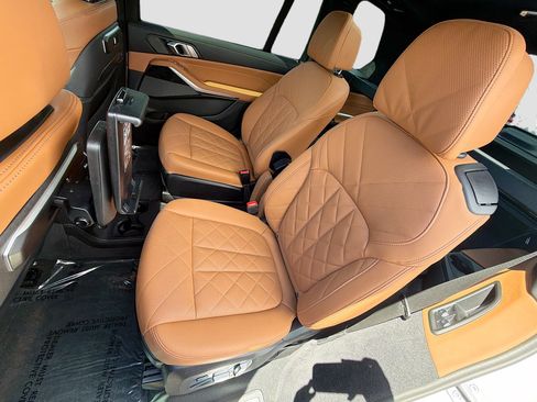 Used 2024 BMW X7 xDrive40i w/ Executive Package AWD/4WD image 25