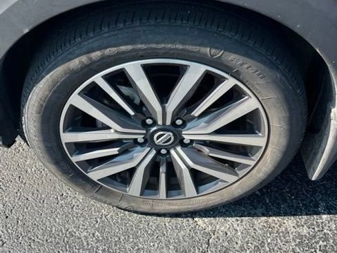 Used 2021 Nissan Kicks SR FWD image 11