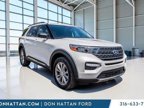 Used 2023 Ford Explorer XLT w/ Equipment Group 202A AWD/4WD image 34