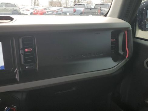 Used 2023 Ford Bronco Badlands image 23