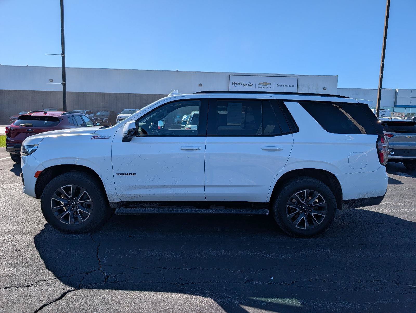 Used 2022 Chevrolet Tahoe Z71 w/ Luxury Package AWD/4WD image 5