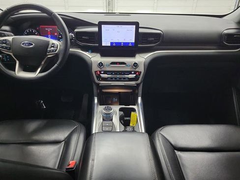 Used 2021 Ford Explorer XLT w/ Equipment Group 202A image 16