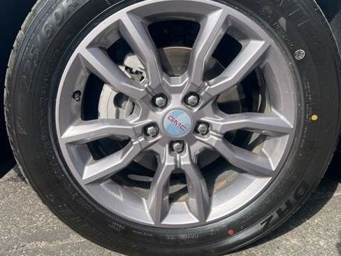 Used 2024 GMC Terrain AT4 image 33