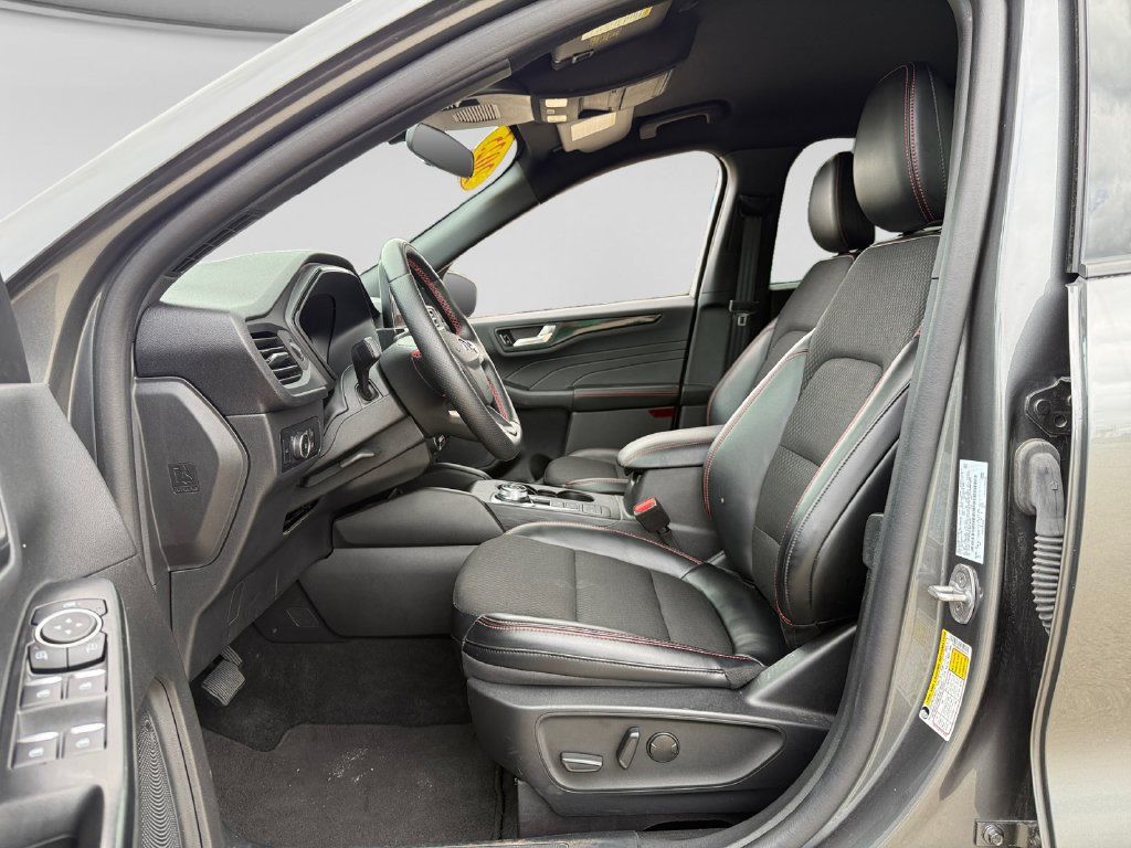Used 2025 Ford Escape ST-Line Select AWD/4WD image 20