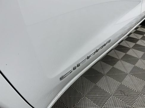 Used 2025 GMC Sierra 1500 SLE image 31