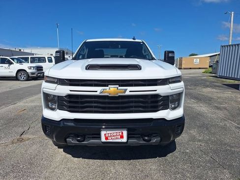 Used 2025 Chevrolet Silverado 2500 Custom w/ Custom Value Package AWD/4WD image 9
