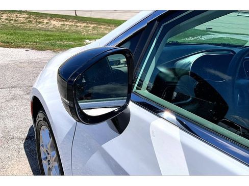 Certified 2024 Chrysler Pacifica Touring-L FWD image 33