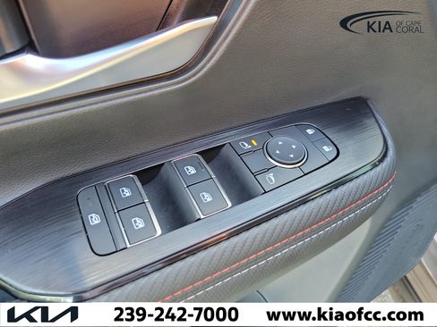 Used 2025 Nissan Kicks SR FWD image 21
