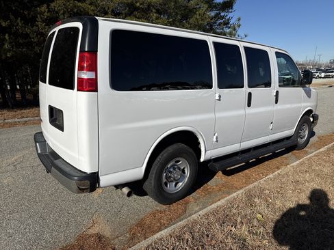 Used 2019 Chevrolet Express 2500 LT w/ LT Preferred Equipment Group image 10