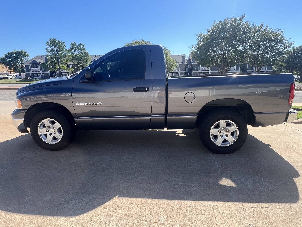 Used 2004 Dodge Ram 1500 Truck SLT RWD image 1
